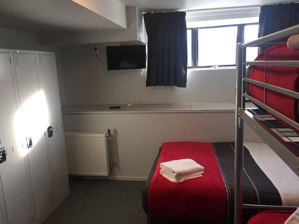 بيت شباب Urbanz كريستتشيرش المظهر الخارجي الصورة A room at the hotel