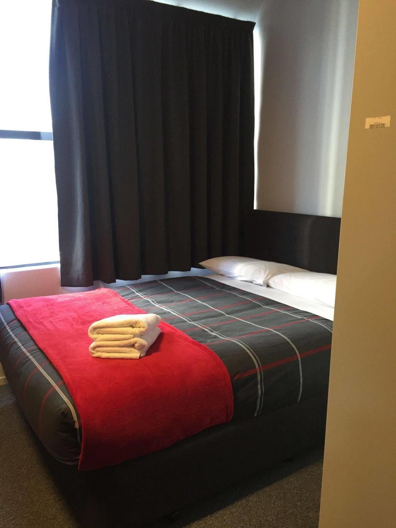 بيت شباب Urbanz كريستتشيرش المظهر الخارجي الصورة A room at the hotel