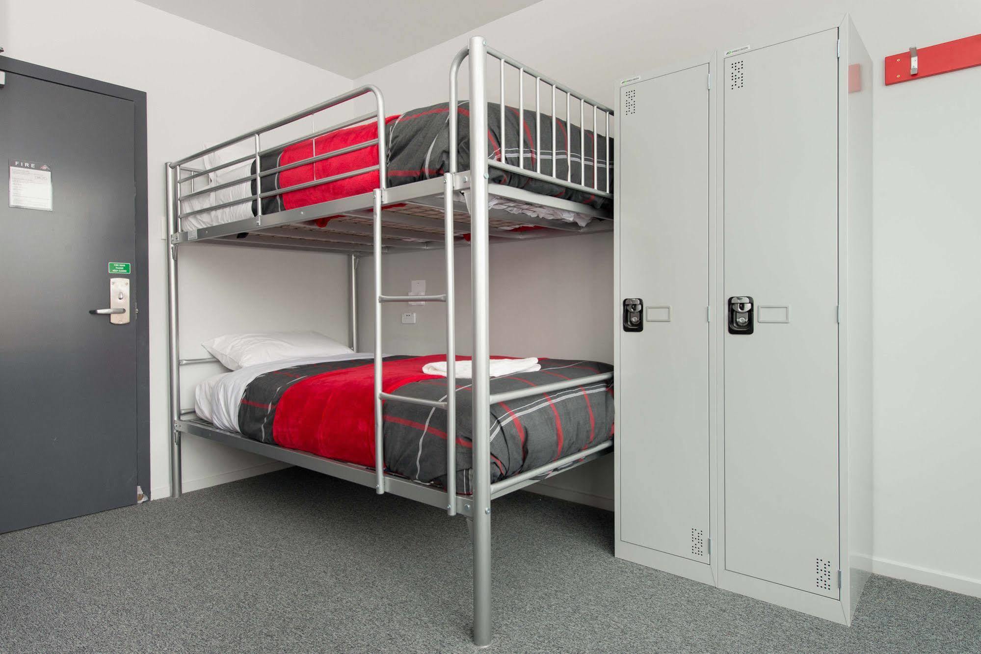 بيت شباب Urbanz كريستتشيرش المظهر الخارجي الصورة A bunk bed
