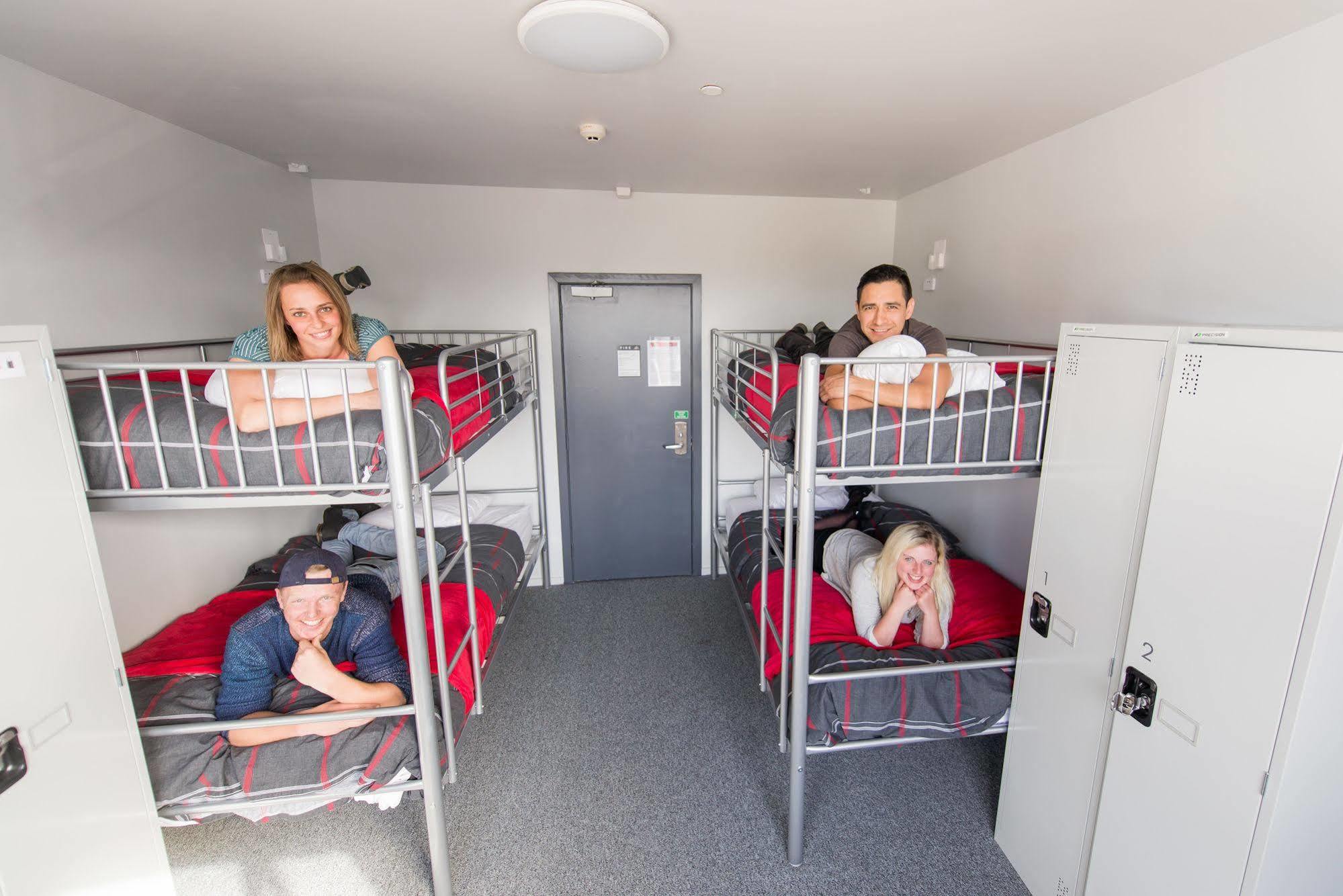 بيت شباب Urbanz كريستتشيرش المظهر الخارجي الصورة A typical room at a hostel